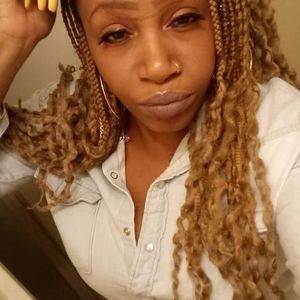 Meet your Posher, Laura yourstruly